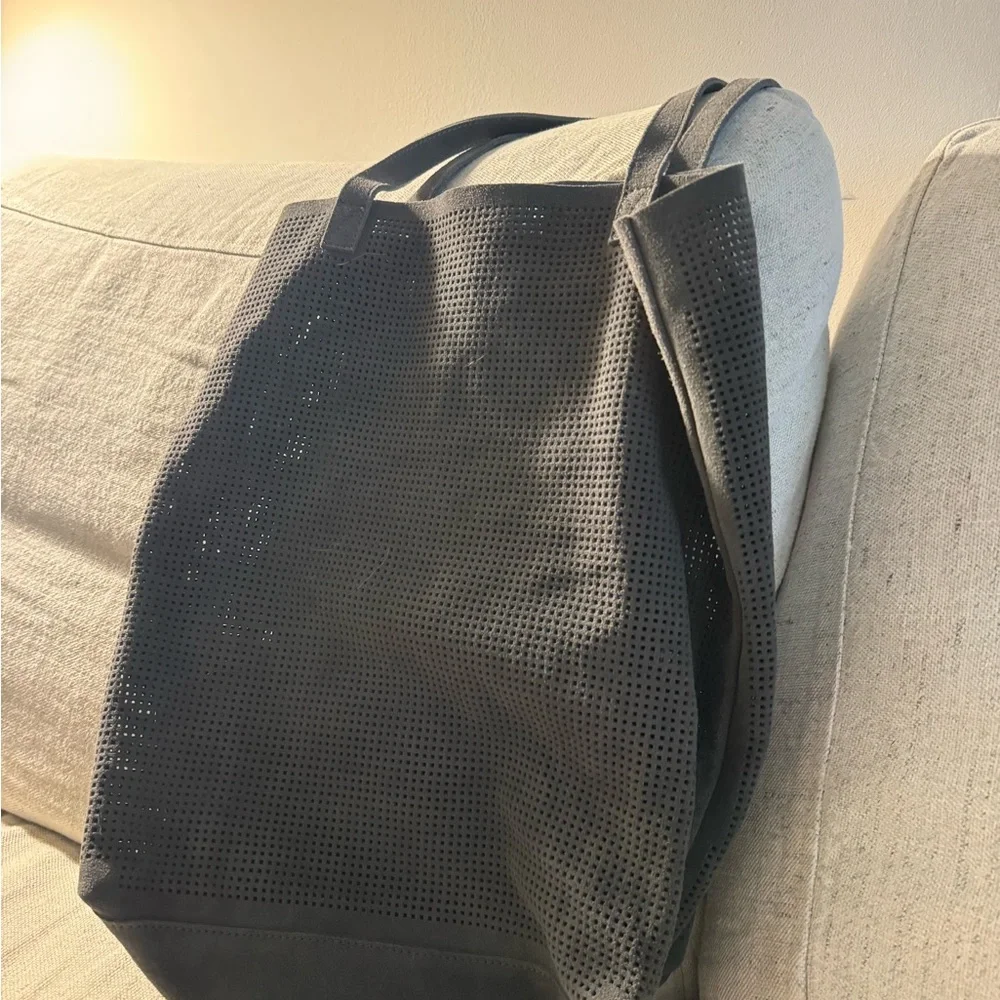 Monserat De Lucca - Orado Womens Perforated Suede Tot - Picture 4 of 4